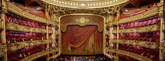 Imagen del interior de un teatro barroco